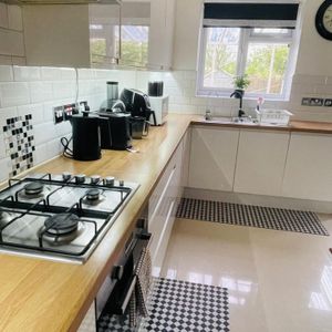 Room in a Shared House, Glencoe Avenue, IG2 - Photo 3