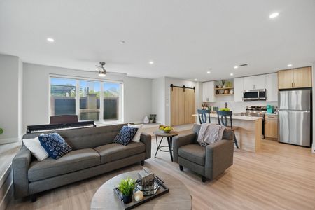 The Churchill Apartments - Photo 3