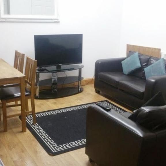 1 bedroom in a house share to rent - Photo 1