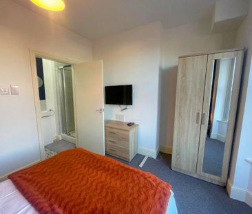 1 bedroom in a house share to rent - Photo 6