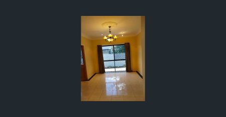 Spacious 5-Bed House with Pool in Sunnybank - Photo 5