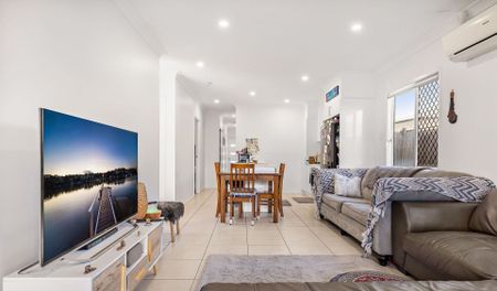 Stylish Family Sanctuary with Modern Comforts – A Must-See in Park Ridge! - Photo 5