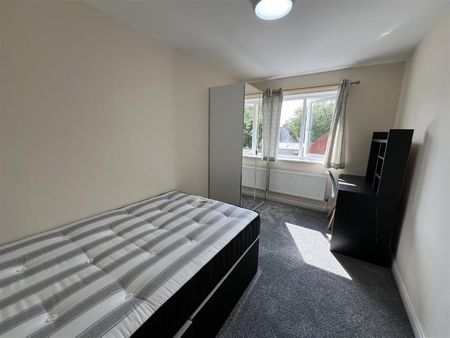 Orchard Lodge, Hyde Park, LS6 2EN, Leeds - Photo 4