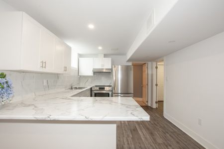 8487 Jennifer Cres, Niagara Falls - All Inclusive 1 Bedroom Unit - Photo 2