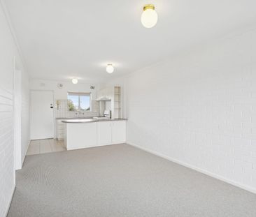 Fresh & Bright 2-Bedroom Apartment, with lovely leafy Views, in Pri... - Photo 1