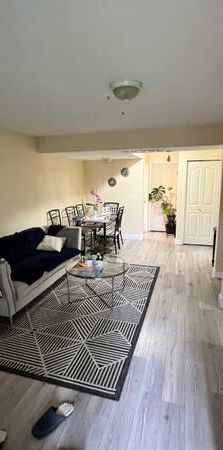 ****Walk-in 2 bedroom Suite **** - Photo 1