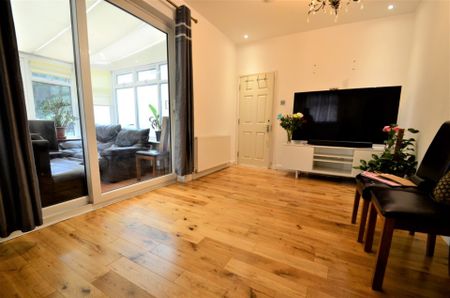 4 bedroom Detached bungalow to rent - Photo 2