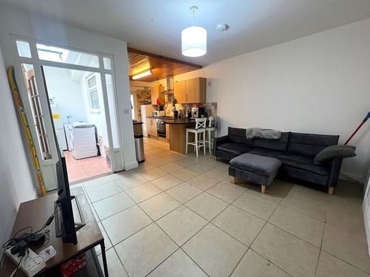 4 bedroom terraced house to rent - Photo 1