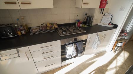 To Rent Cardigan Road, Winton, Bournemouth, BH9 £2,300 pcm Tenancy Info - Photo 3