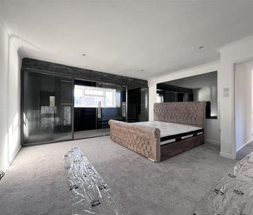 4 bedroom detached house to rent - Photo 2