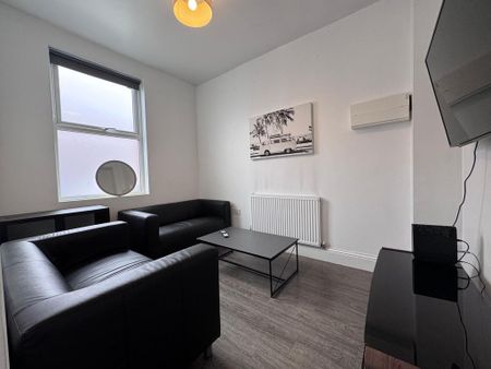 4 bedroom terraced house to rent - Photo 3