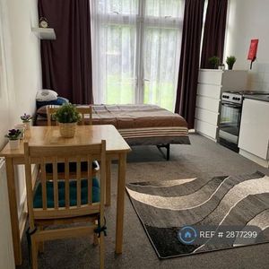 Studio to rent - Photo 2