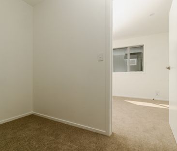 Brand new two bedroom + study with 3 heatpumps!!! - Photo 4