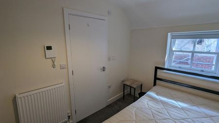 4 bedroom flat to rent - Photo 3
