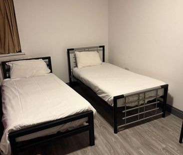 Room in a Shared House, Tanner Street, IG11 - Photo 3