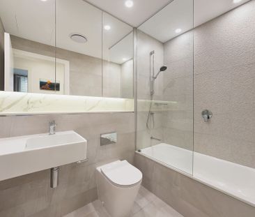 LUXURY DESIGNER TWO BEDROOM APARTMENT - Photo 2