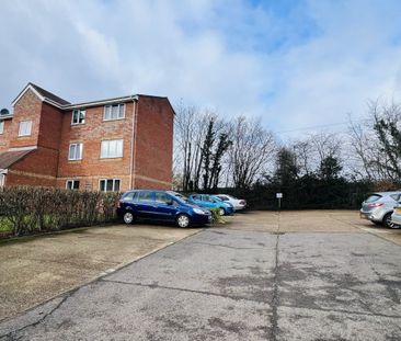 Walpole Road, SLOUGH - Photo 4