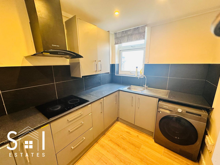 3 bedroom flat to rent - Photo 2
