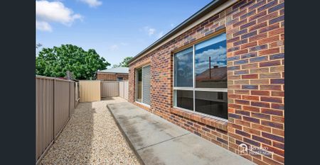 Easy-Care Living in Golden Square - Photo 2