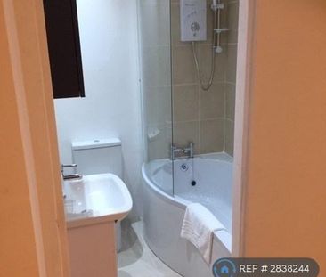 1 bedroom in a flat share to rent - Photo 6