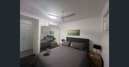 HIGHLY SOUGHT-AFTER FURNISHED EXECUTIVE STYLE APARTMENT LOCATED IN THE CENTRE OF TOWN! Reduced Price!! - Photo 4