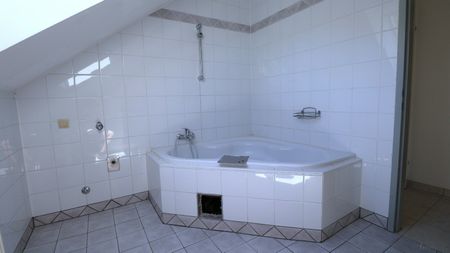 Stadtrand-Lage im Grünen: nette 2 Zimmer Wohnung mit Terrasse + Gartenanteil, Parkplatz - Photo 4