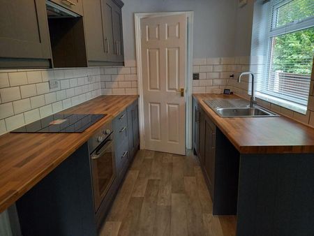 2 bedroom terraced house to rent - Photo 2