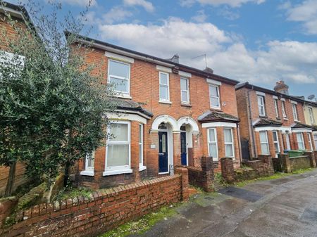 3 bedroom semi-detached house to rent - Photo 3