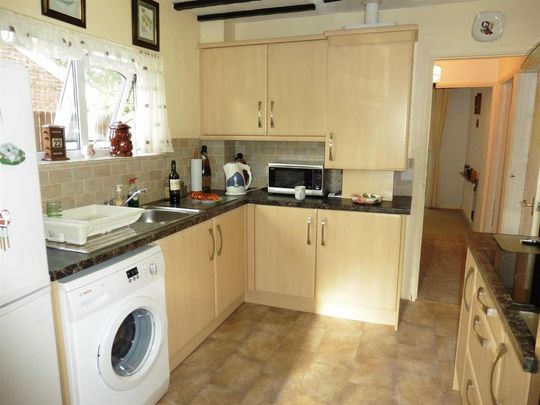 2 bedroom semi-detached bungalow to rent - Photo 1
