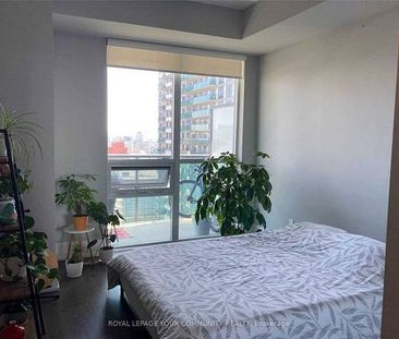 Yonge St And Eglinton Ave. Luxury 1Bdrm +Den Flr To Ceiling Windows - Photo 1