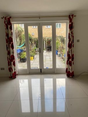 3 Bed Terraced House, Sarum Terrace, E3 - Photo 1