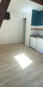 Location BEAU STUDIO DE 20 M²- Place des Carmes – Limoges – Begip - Photo 3