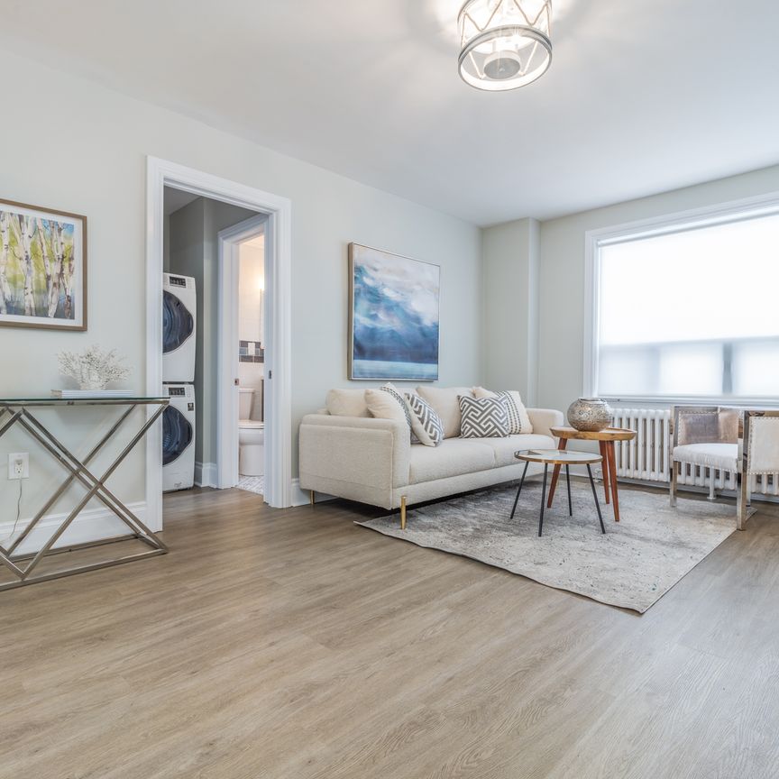 NEWLY RENOVATED 660 SQ/FT 1+DENS IN THE BEACHES - Photo 2