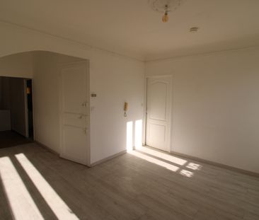 Location Appartement 3 pièces 69m² HYERES 83400 - Photo 2
