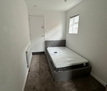 Room in a Shared House, Bolingbroke Road, CV3 - Photo 3