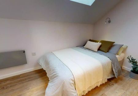 Silver 2 Bed Apartment - Photo 3