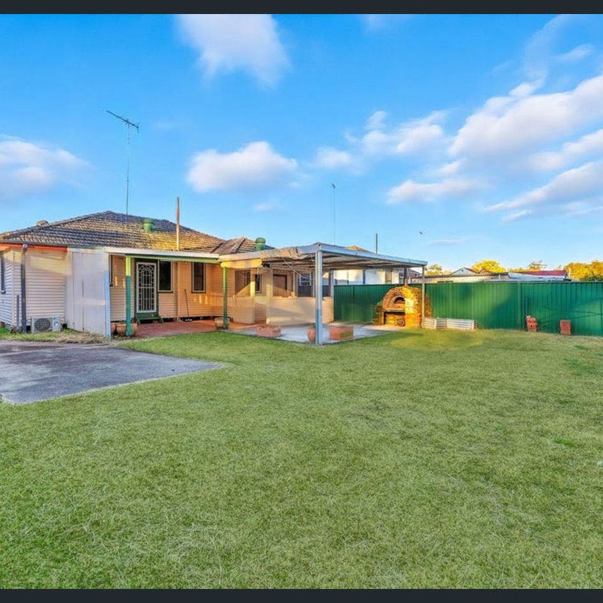 Charming 3-Bedroom Home in the Heart of Hobartville! - Photo 1