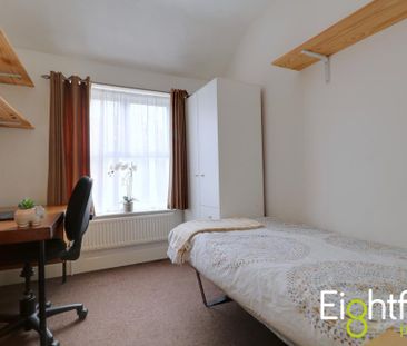 4 bedroom terraced house to rent - Photo 3