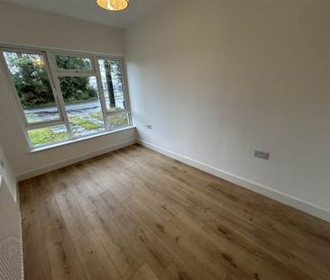 140 Bloomfield Road South, Bangor, BT19 7HR - Photo 3
