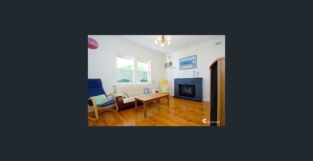 Solid Brick 4/5 Bedroom 2 bathroom family home - Photo 1