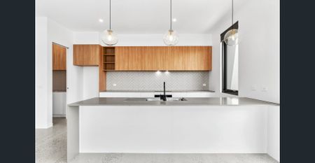 Semi-Furnished Executive Apartment Living in the heart of Pakington Street - Photo 5