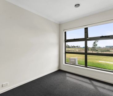 3 Amberfish Walk, Tarneit. - Photo 4