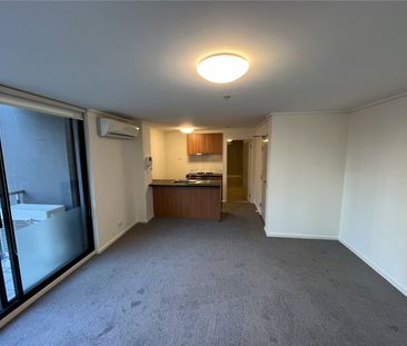 1010/668 Bourke Street - Photo 3