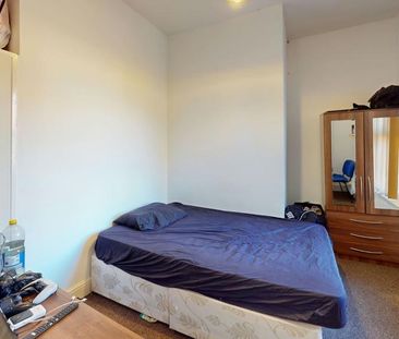 5 bedroom flat to rent - Photo 3