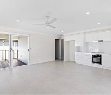 MODERN FAMILY LIVING IN HOLMVIEW - Photo 2