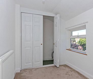 2 bedroom end of terrace house to rent - Photo 6