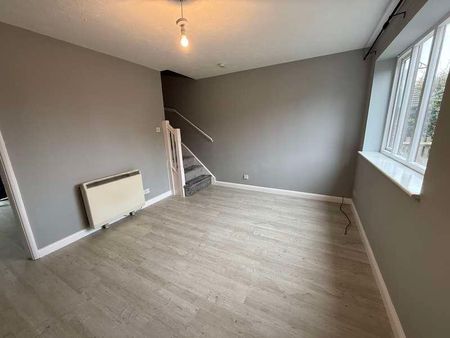 Lindale Close, NG2 - Photo 2