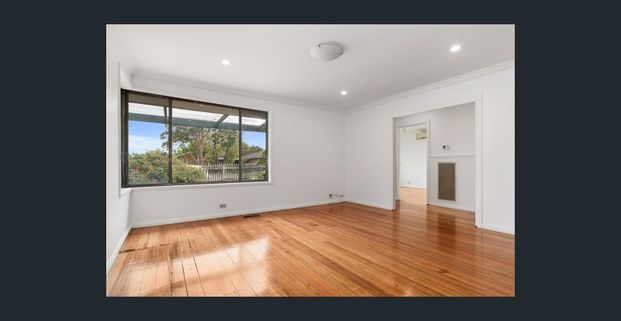 Spacious 5-Bed Family Home with Pool Maintenance Included - Photo 1