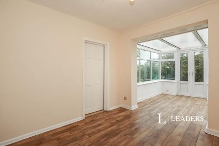 3 bedroom semi-detached house to rent - Photo 4