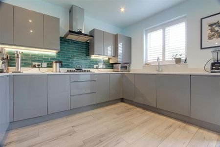 4 bedroom detached house to rent - Photo 5